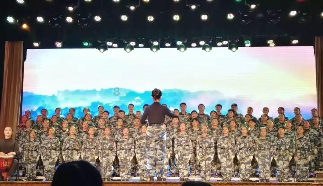 李思：一案一群聊 矛盾线上解